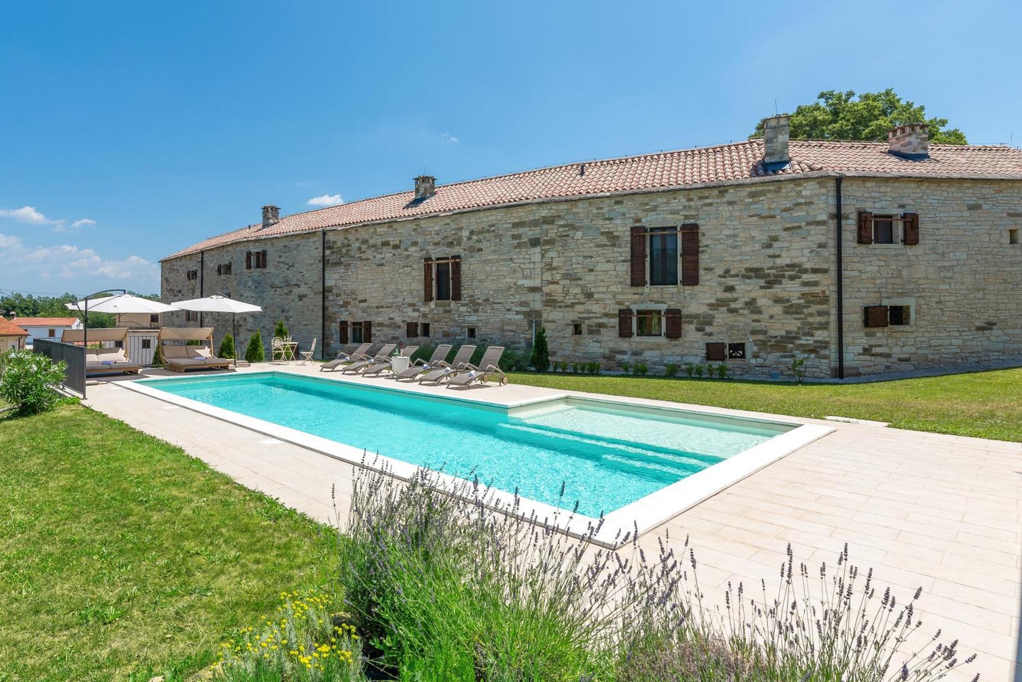 Villas Martincici With Large Pool Грожнян Экстерьер фото