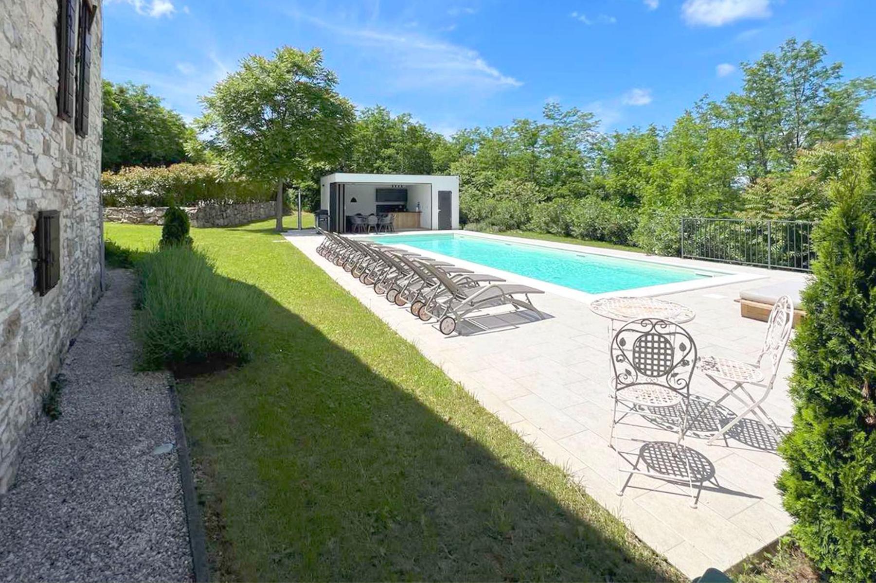 Villas Martincici With Large Pool Грожнян Экстерьер фото