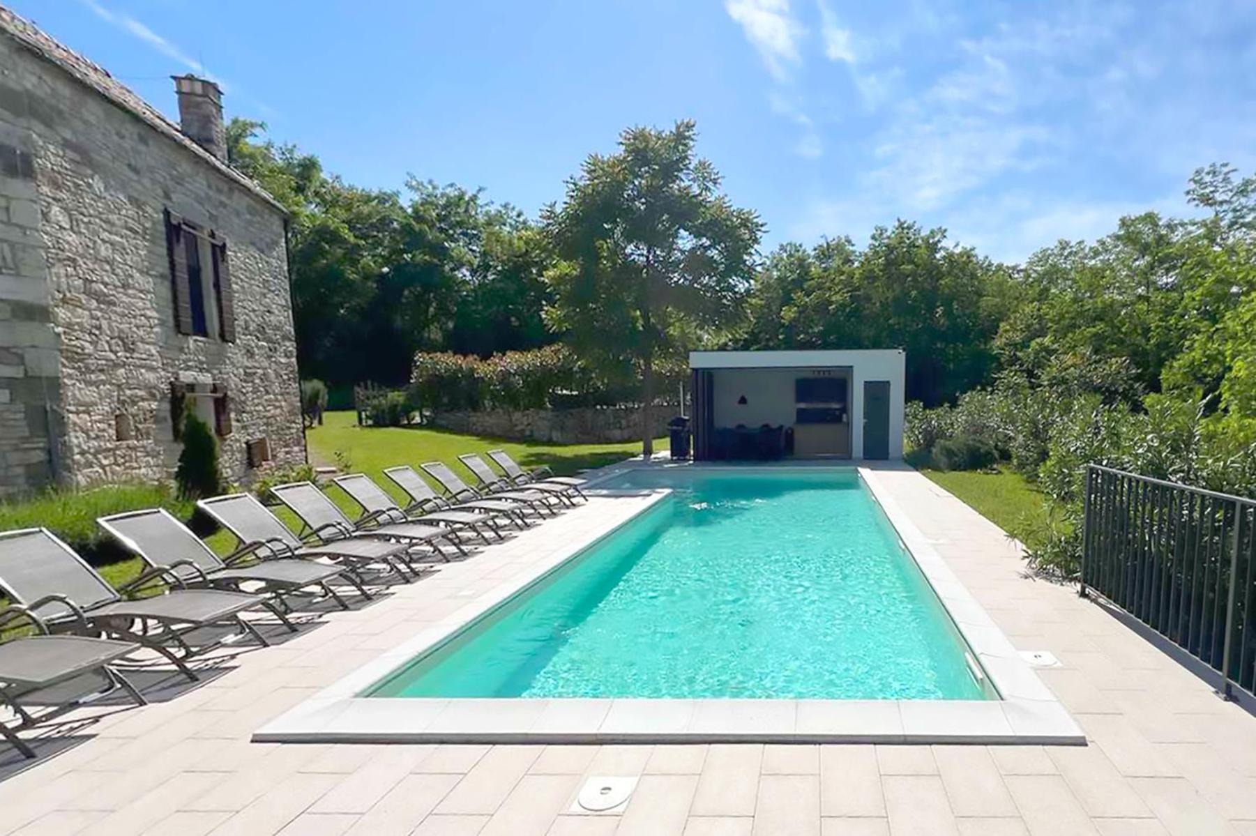Villas Martincici With Large Pool Грожнян Экстерьер фото