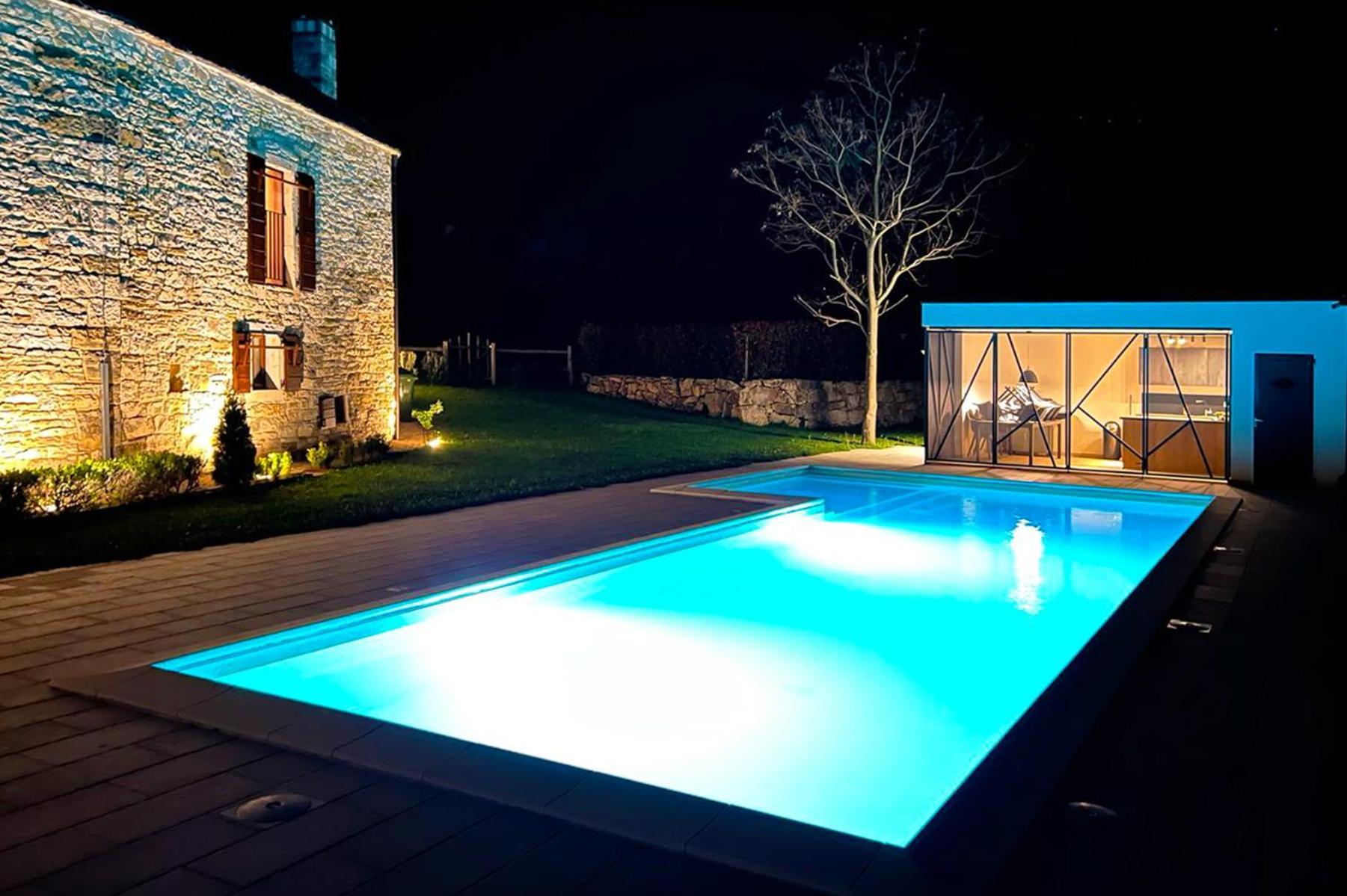 Villas Martincici With Large Pool Грожнян Экстерьер фото