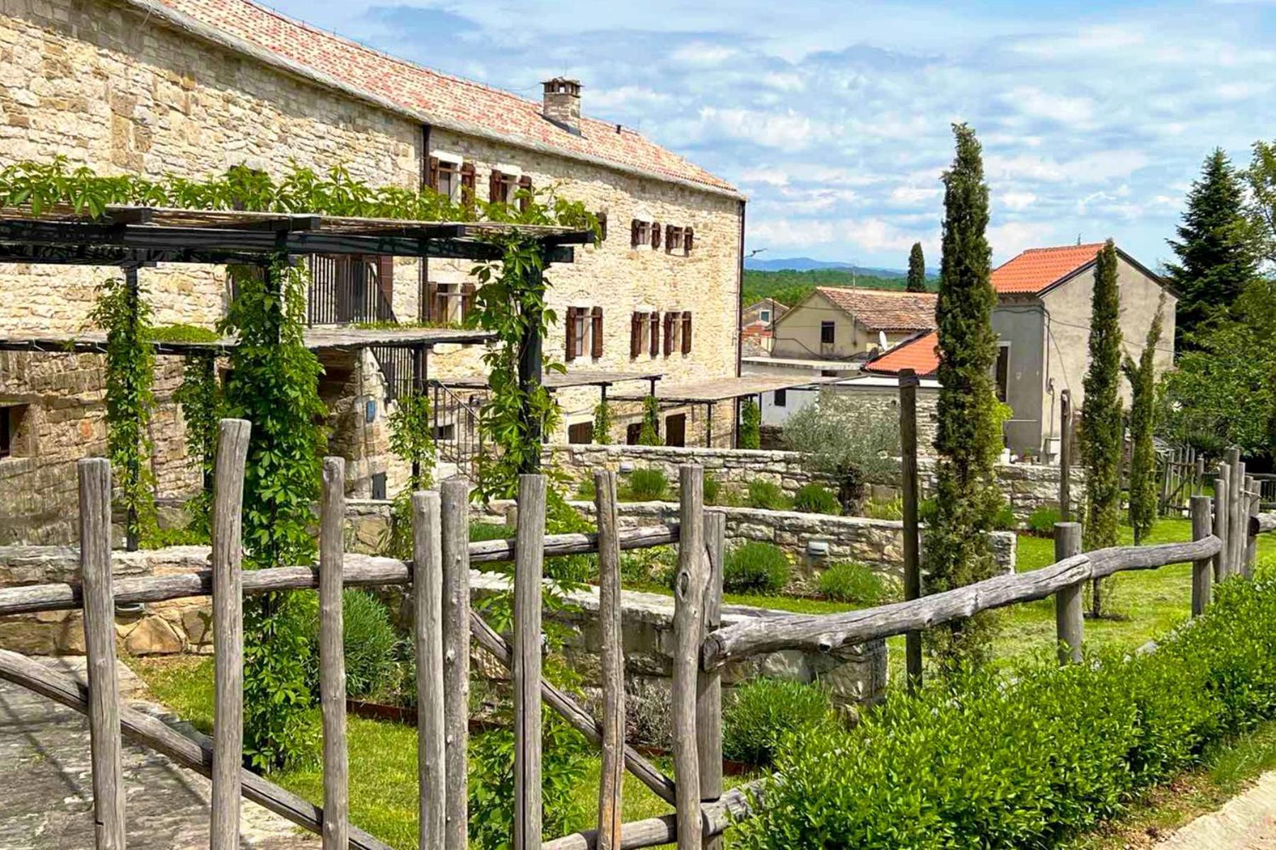 Villas Martincici With Large Pool Грожнян Экстерьер фото